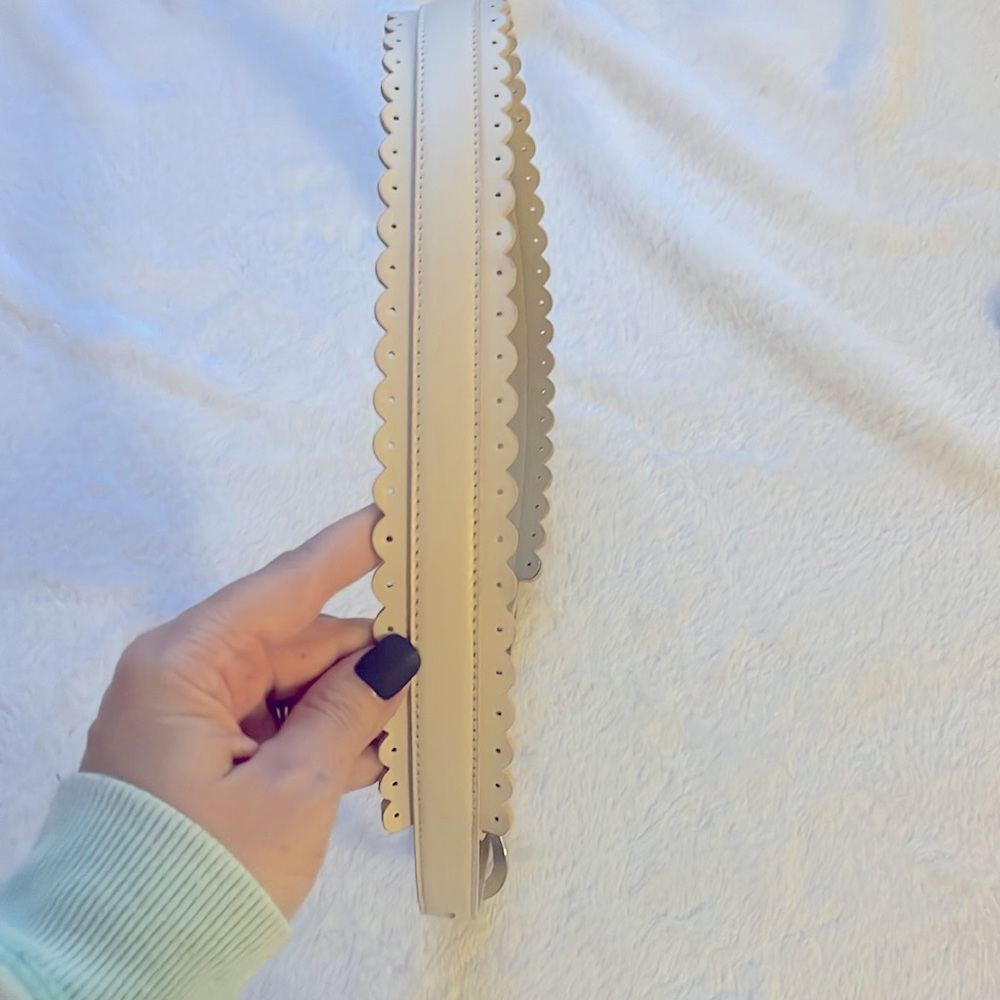 A new day belt size small with scallop detailing and silver‎ buckle